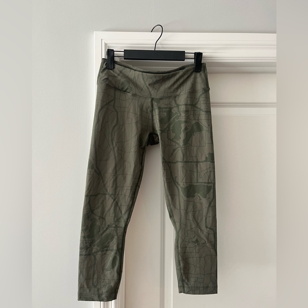 NoBull Leggings; mid-rise, capri length legging; size Medium